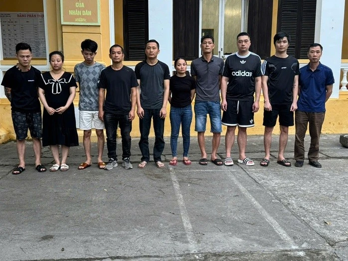 Các đối tượng tại cơ quan công an.