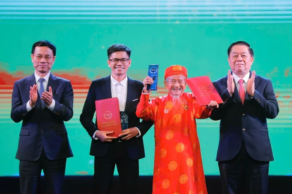 Nhà nghiên cứu Nguyễn Đình Tư năm nay 104 tuổi.