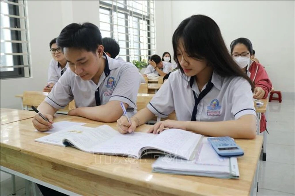 Các chính sách về miễn thi tốt nghiệp Trung học Phổ thông tiếp tục được áp dụng cùng với một số điểm mới liên quan đến việc miễn thi môn Ngoại ngữ và Ngữ Văn. Ảnh minh họa
