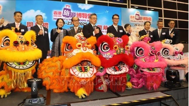 Các đại biểu tại lễ khai mạc hội chợ triển lãm.