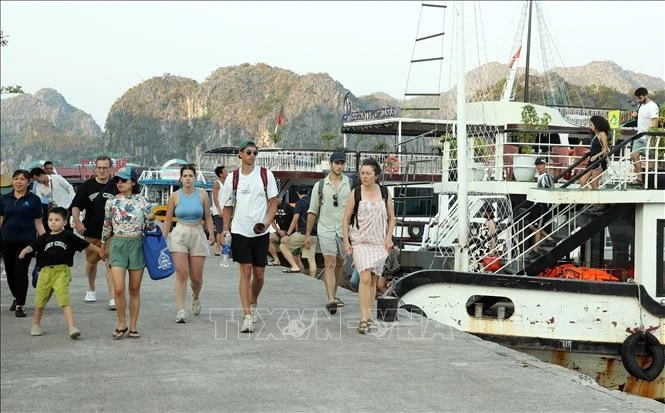 Những tháng cuối năm là mùa cao điểm đón khách du lịch quốc tế.