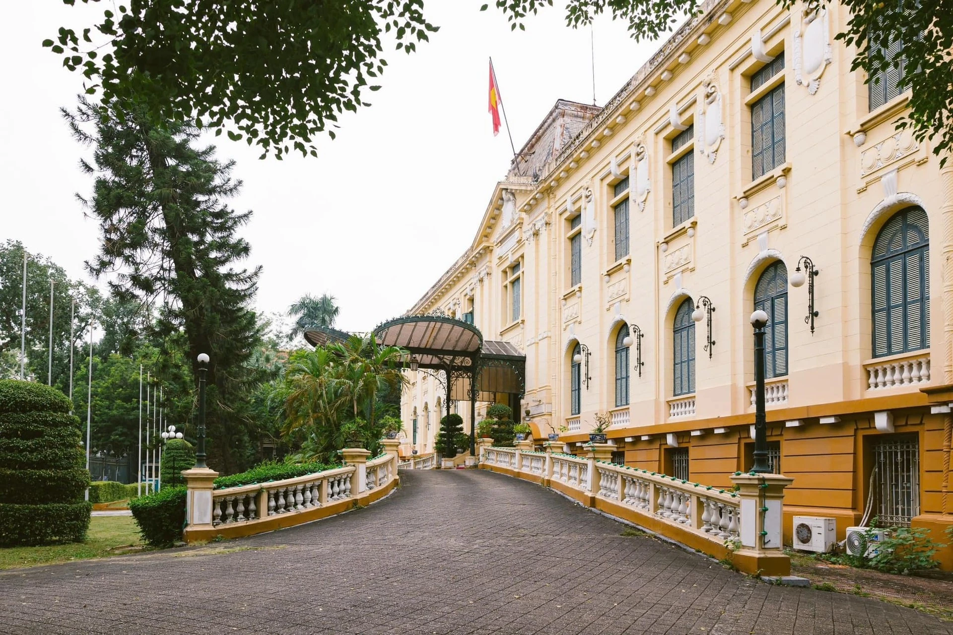 Tòa nhà Bắc Bộ phủ ( nay là Nhà khách Chính phủ) là một trong những không gian sáng tạo trong Lễ hội thiết kế sáng tạo Hà Nội.