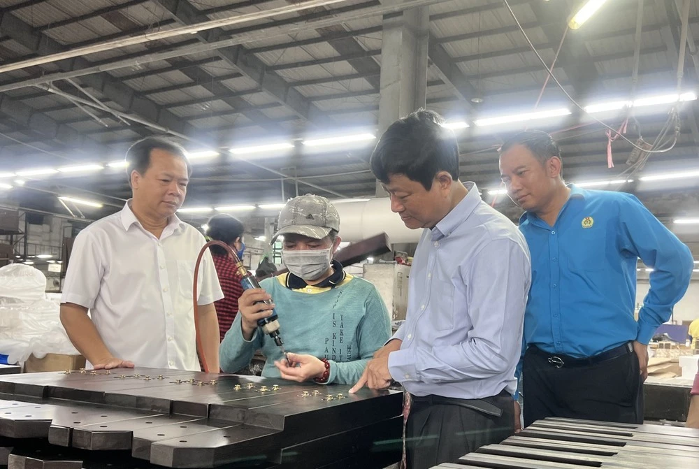 Bình Dương đặt ra 11 phương hướng, nhiệm vụ và giải pháp để thúc đẩy kinh tế phát triển.
