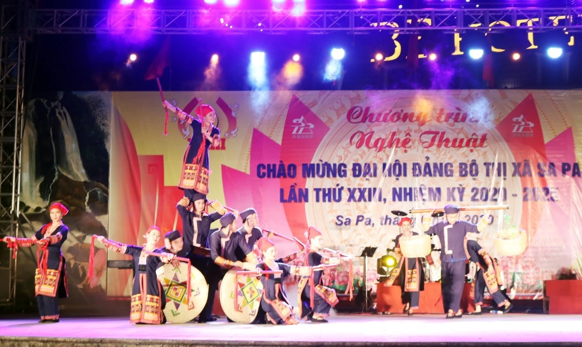 dieu-mua-dan-toc-dao-duoc-khai-thac-va-bieu-dien-phuc-vu-du-khach-tai-sa-pa.jpg