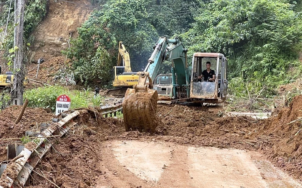 Chiều 13/9, tuyến Quốc lộ 70 đã cơ bản thông xe bước 1.