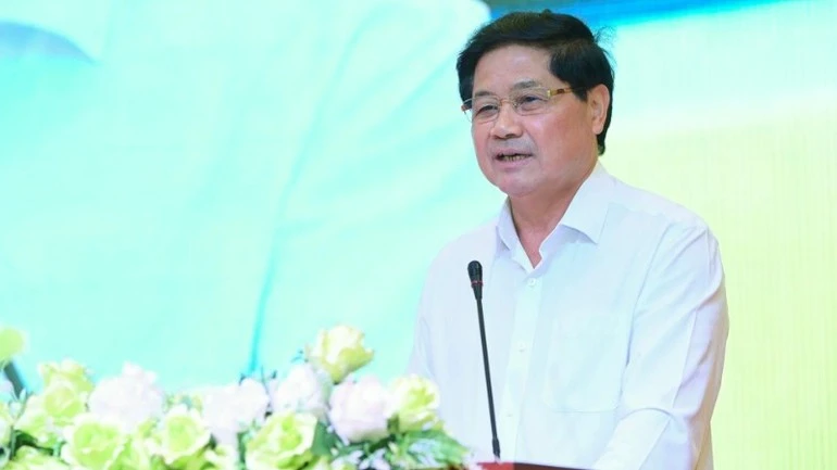 Ông Lê Quốc Doanh, nguyên Thứ trưởng Bộ Nông nghiệp và Phát triển nông thôn cũ (nay là Bộ Nông nghiệp và Môi trường), Chủ tịch Hội Làm vườn Việt Nam phát biểu khai mạc diễn đàn.