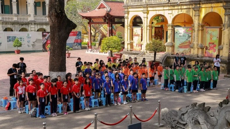 Giáo dục di sản tại Hoàng thành Thăng Long.