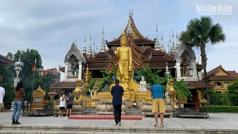 Một điểm du lịch nổi tiếng ở Tây Song Bản Nạp.