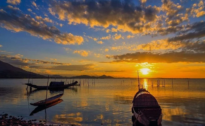 Khu vực phá Tam Giang được du khách biết đến là một trong những nơi ngắm hoàng hôn và bình minh tuyệt đẹp.