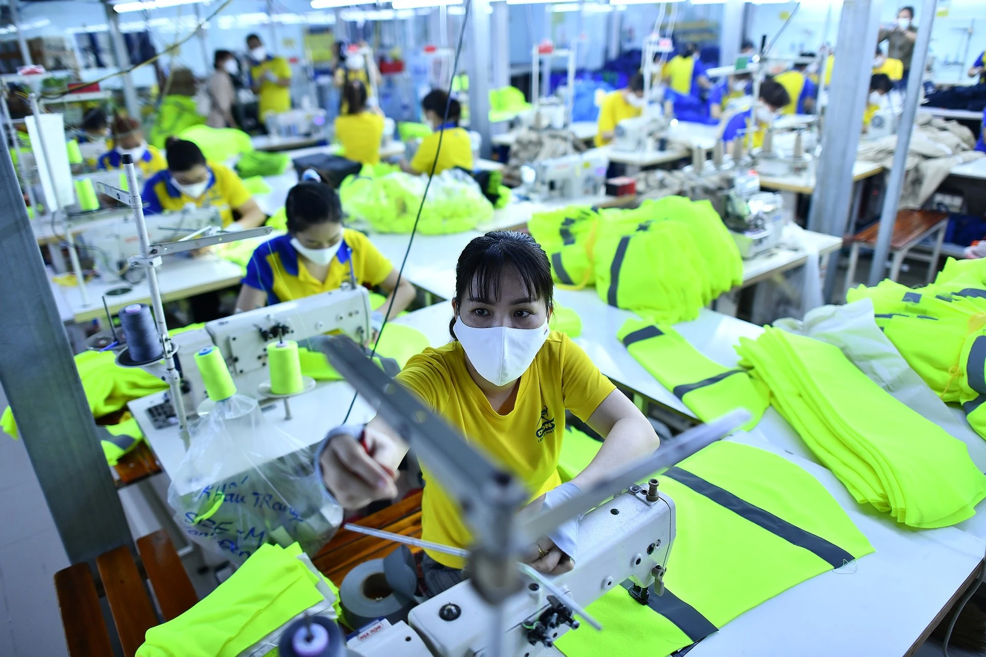 Nhiều ngành sản xuất đối diện với yêu cầu tự động hóa sản xuất.