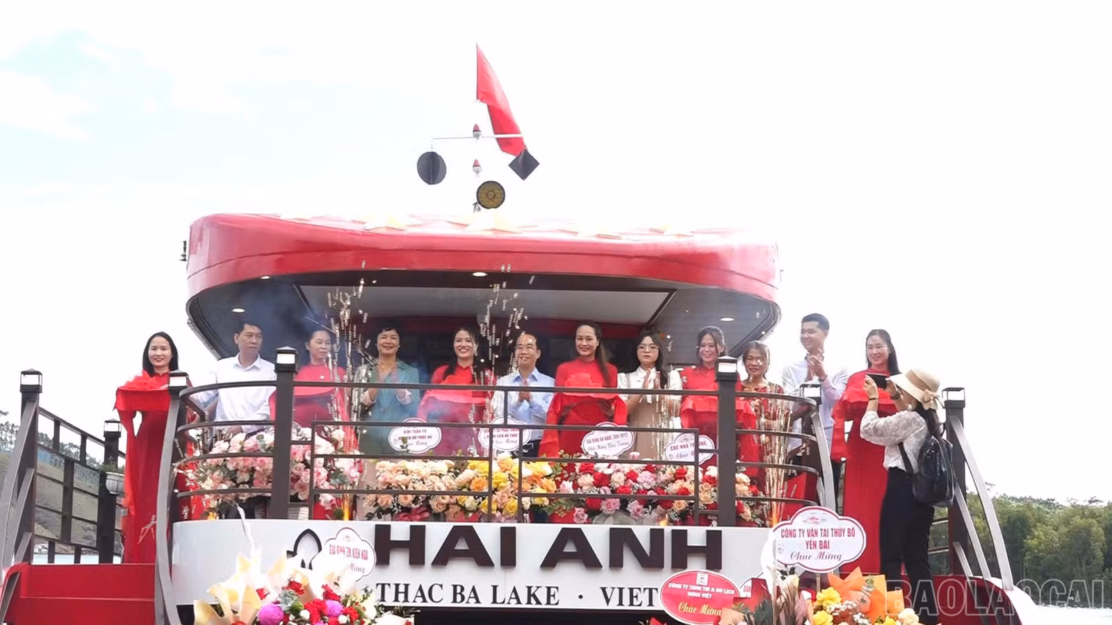 baolaocai-br_cat-bang-khai-truong-tau-du-lich.jpg