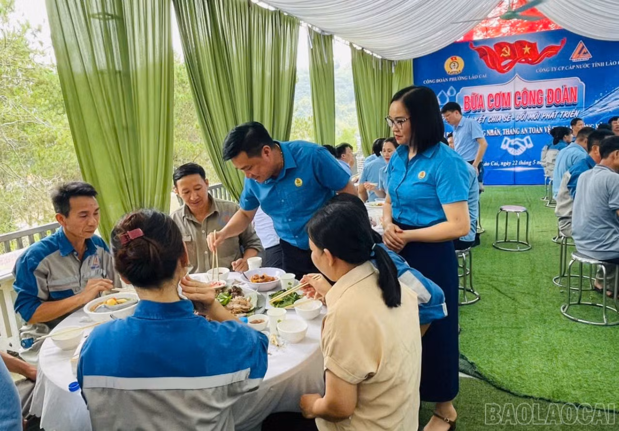 br-bua-com-cong-doan-p-lao-cai.jpg