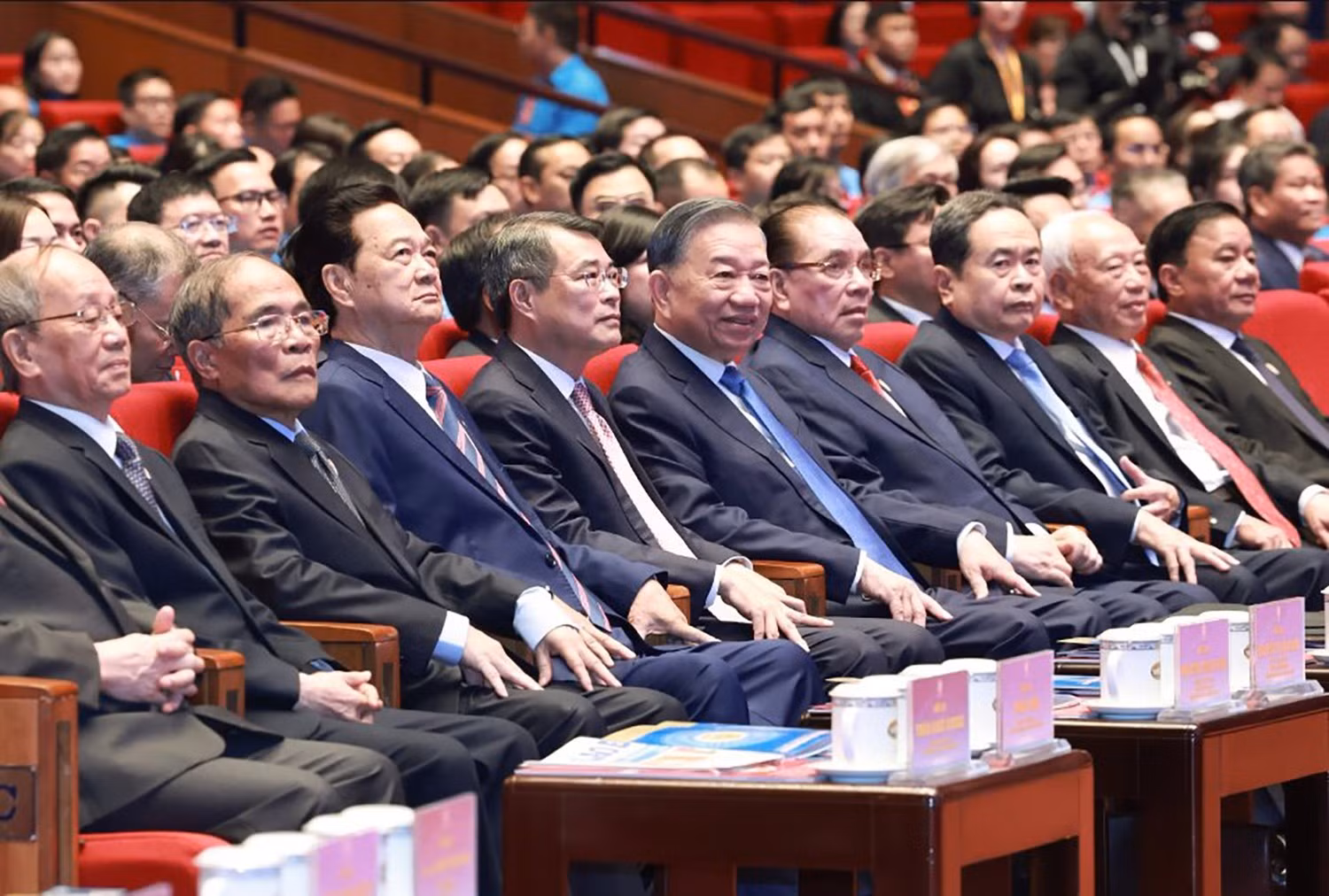 tbt-va-dai-bieu-du-dai-hoi.jpg
