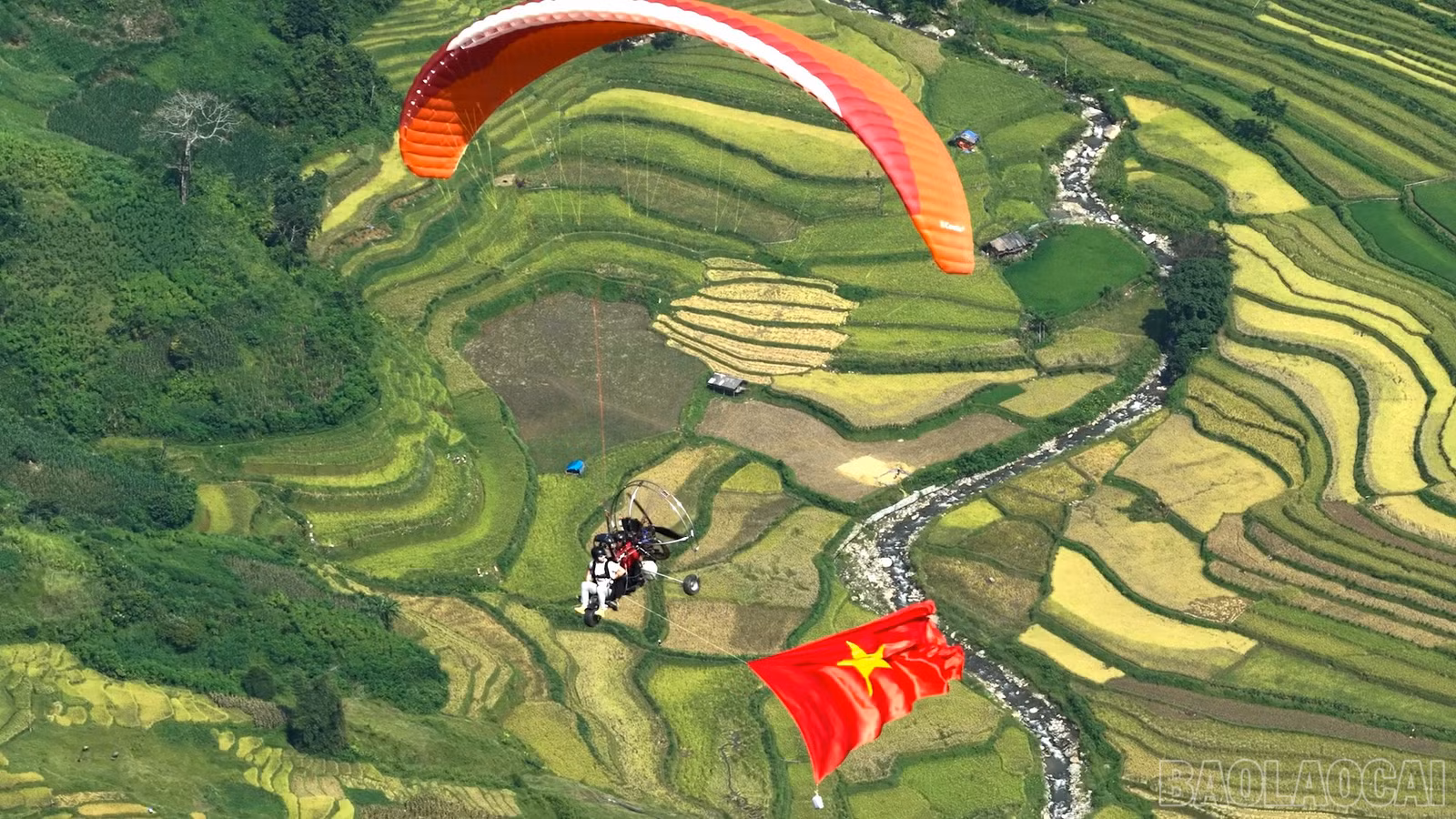 baolaocai-br_bay-tren-mua-vang.jpg