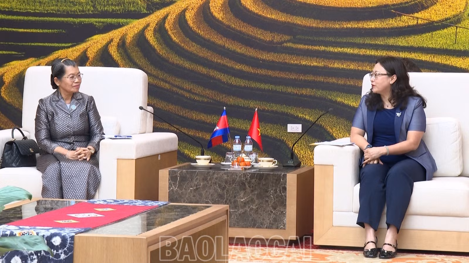 trao-doi-hai-lanh-dao-574.jpg