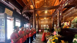 Bồi hồi nén hương tri ân Bác Hồ trong ngày Tết Độc lập