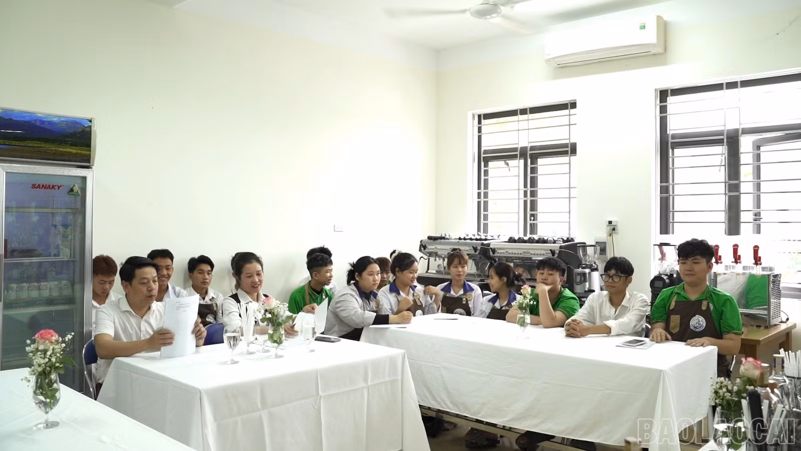 Hoạt động học tập theo nhóm, rèn luyện kỹ năng mềm và tác phong làm việc chuyên nghiệp cho sinh viên.
