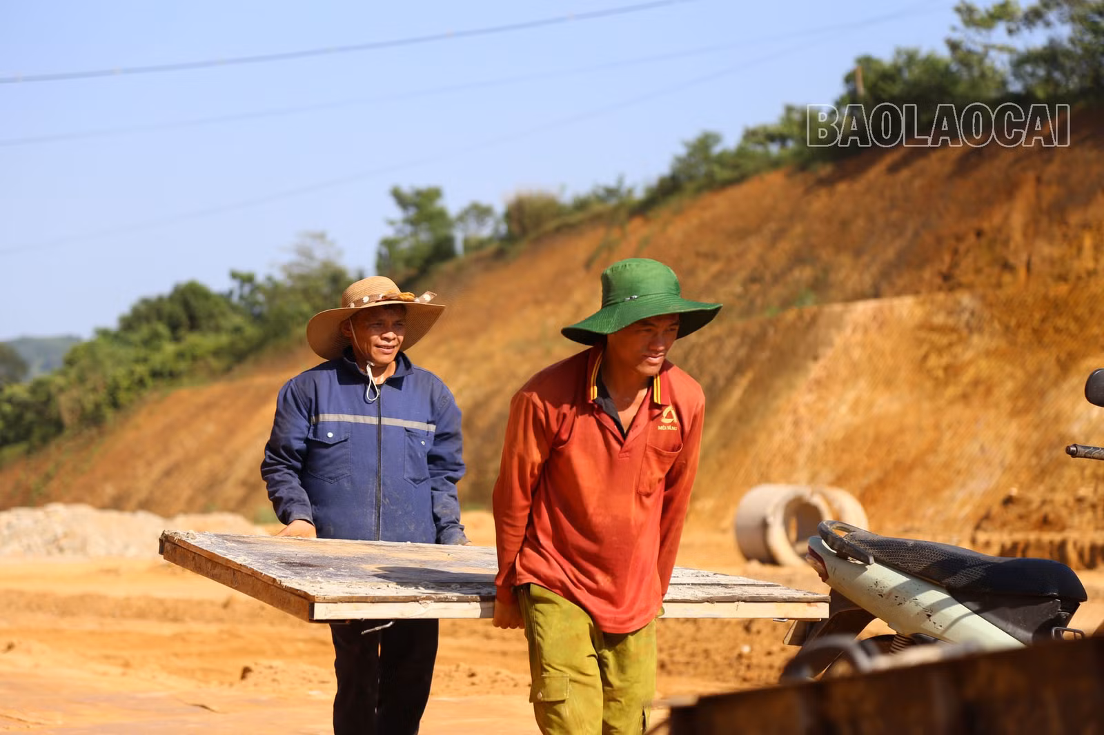 Lào Cai tăng tốc thi công, bảo đảm an toàn công trình giao thông trước mùa mưa bão ảnh 4