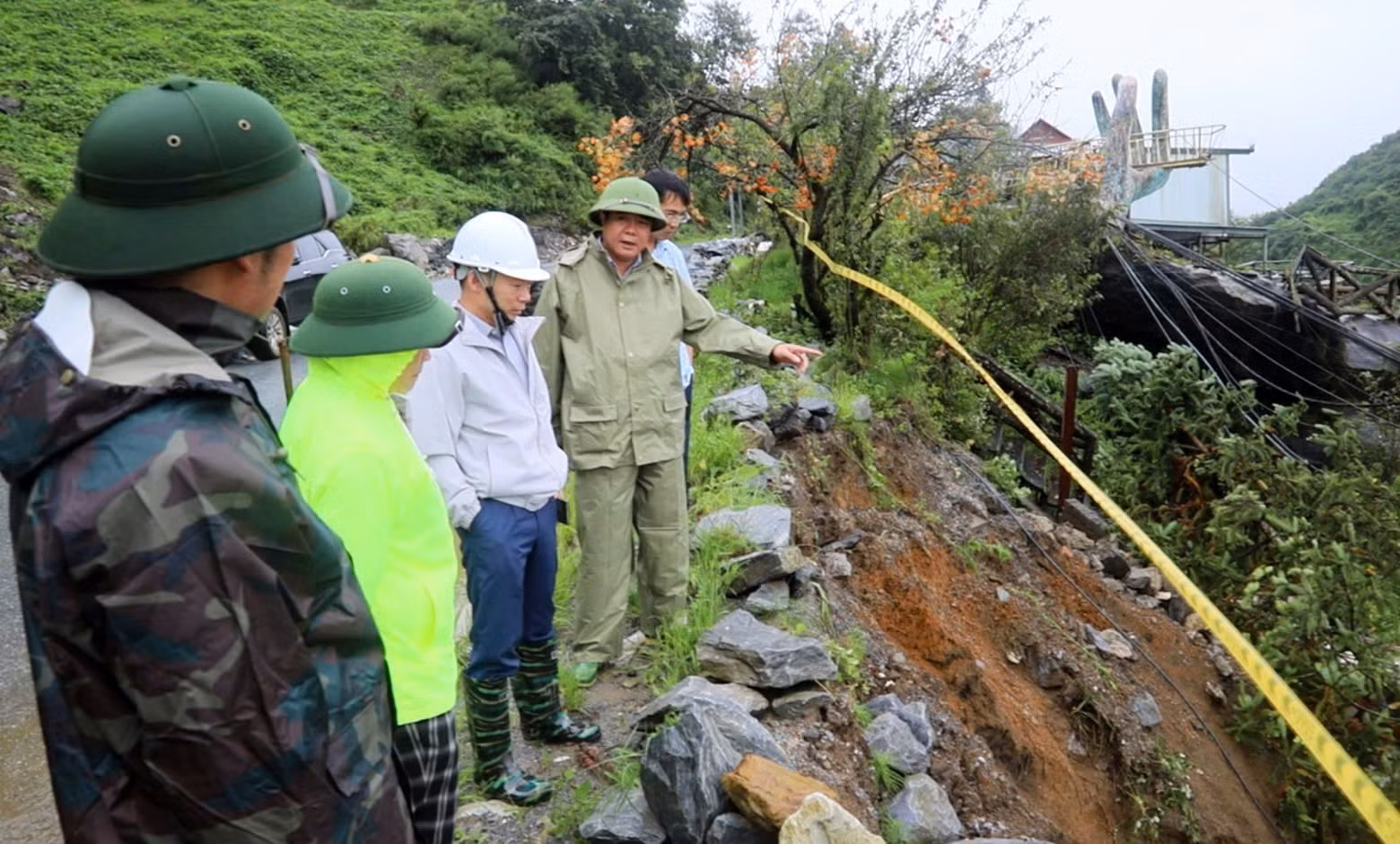 Thường trực Thị ủy, UBND thị xã Sa Pa kiểm tra, chỉ đạo công tác khắc phục hậu quả mưa bão.