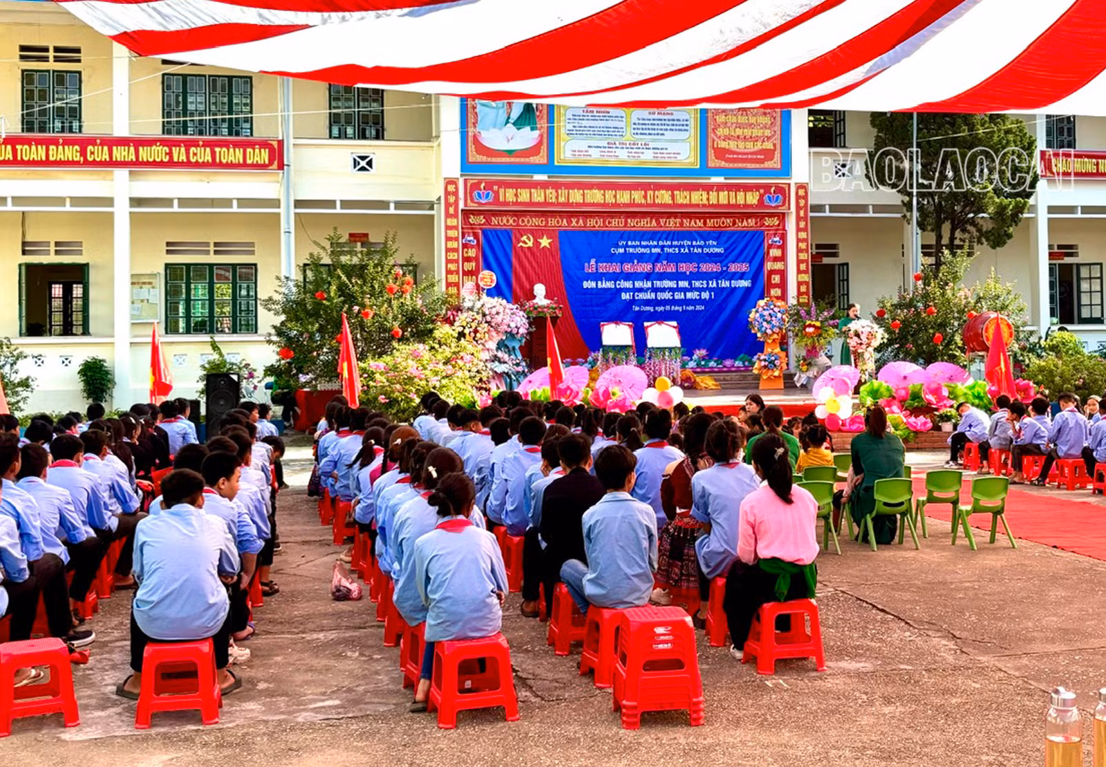 Quang cảnh lễ khai giảng.