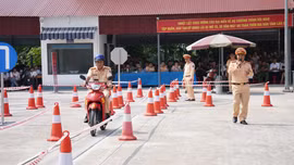 Hơn 500 đại biểu tập huấn kỹ năng lái xe an toàn