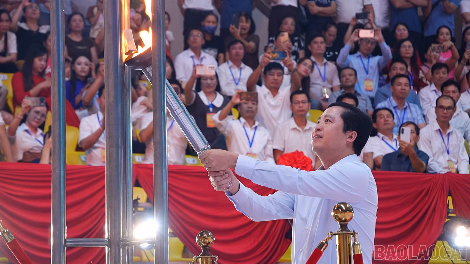 baolaocai-br_dung-dai-hoi01-27-15-15still096.jpg