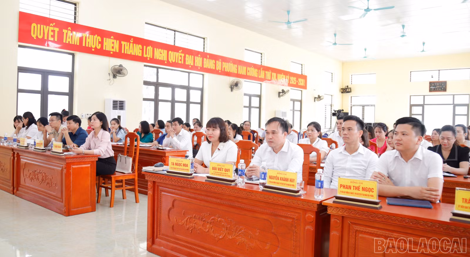 baolaocai-br_cac-dai-bieu-du-phien-hop.jpg