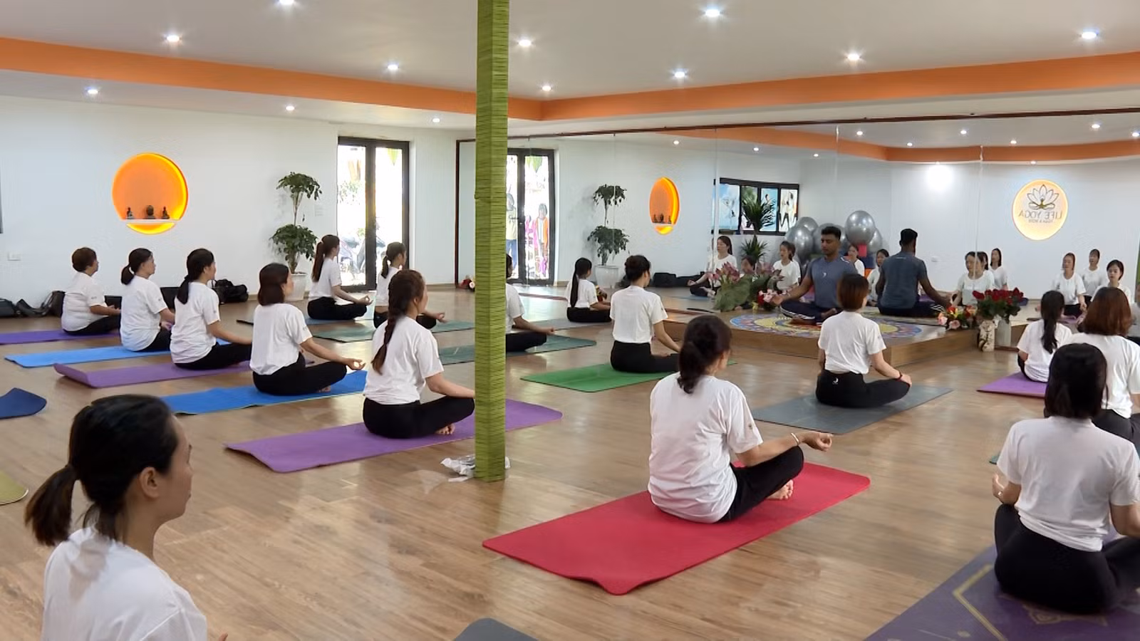 yoga01-27-16-11still004.jpg