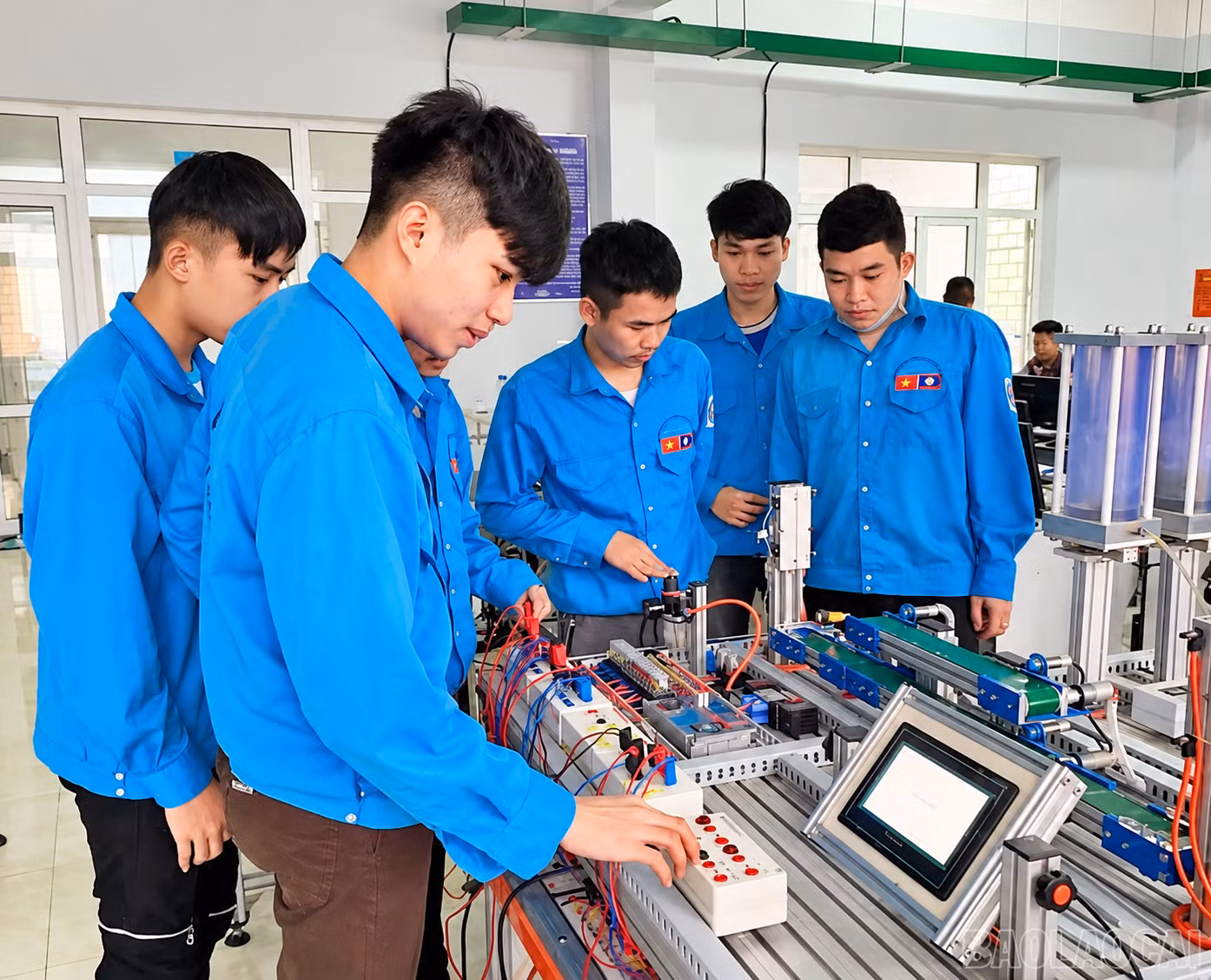 baolaocai-br_hs-truong-cd-nghe.png