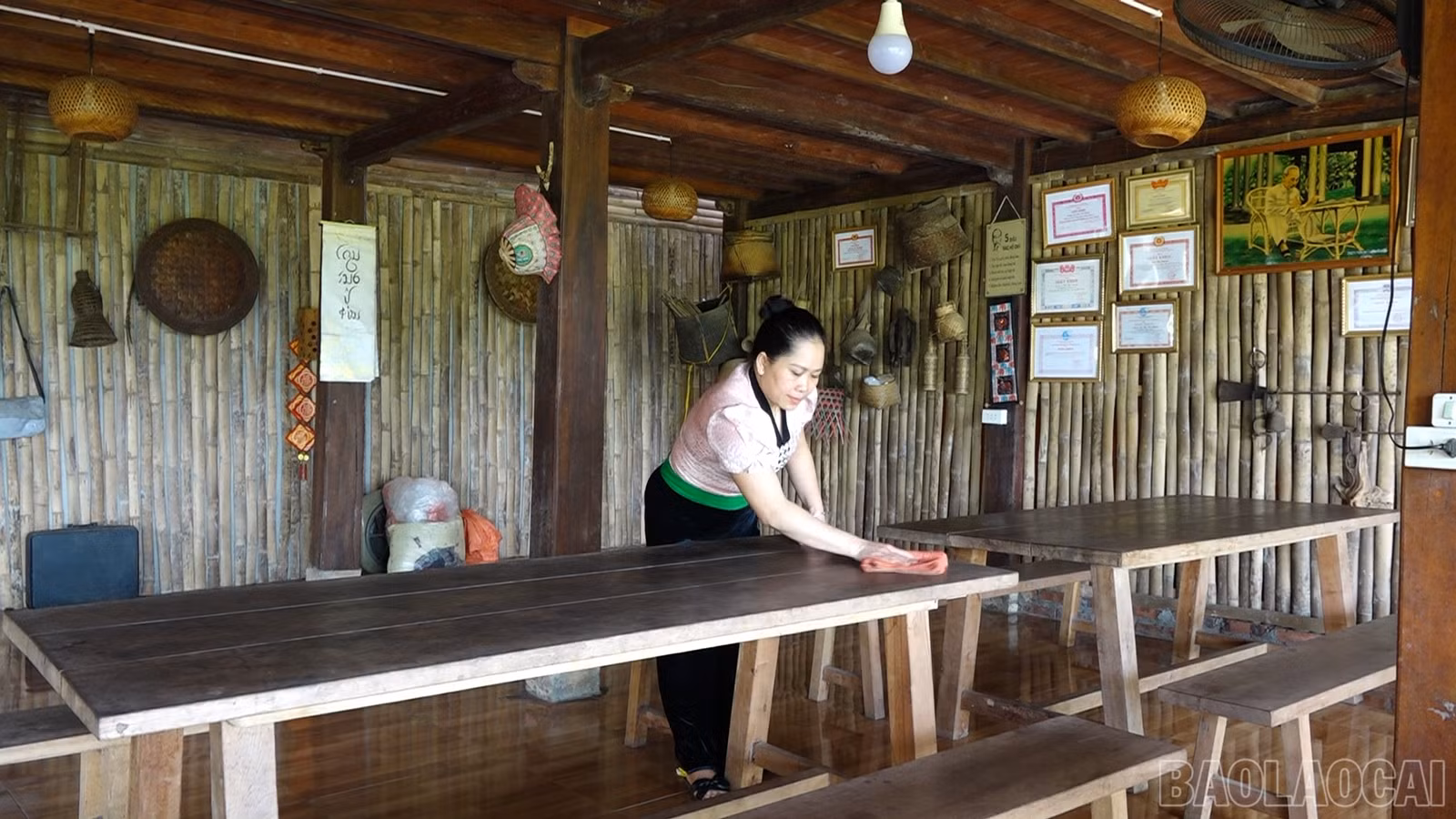 Các homestay dọn dẹp, chỉnh trang để chuẩn bị đón khách.