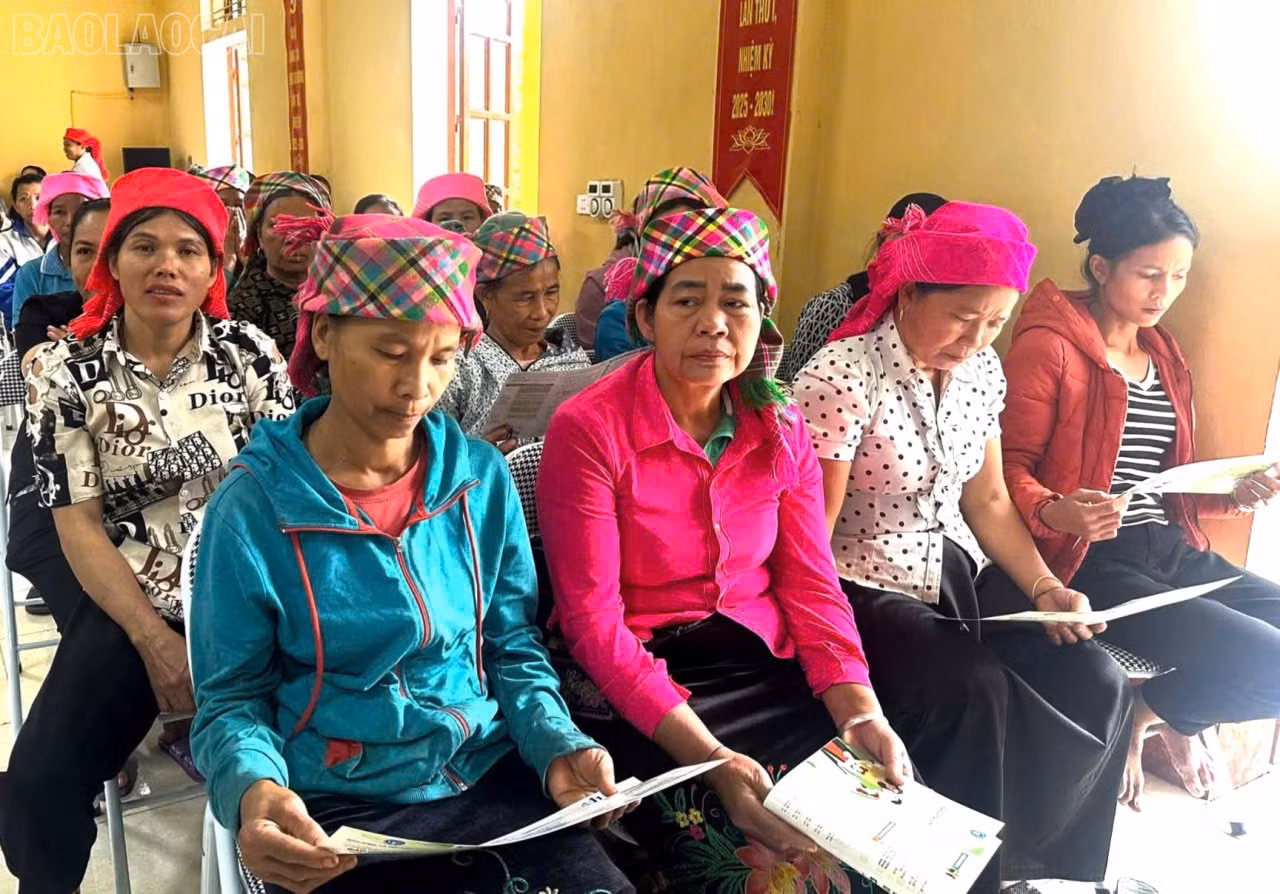 baolaocai-tl_tuyen-truyen-chinh-sach-giam-ngheo.jpg