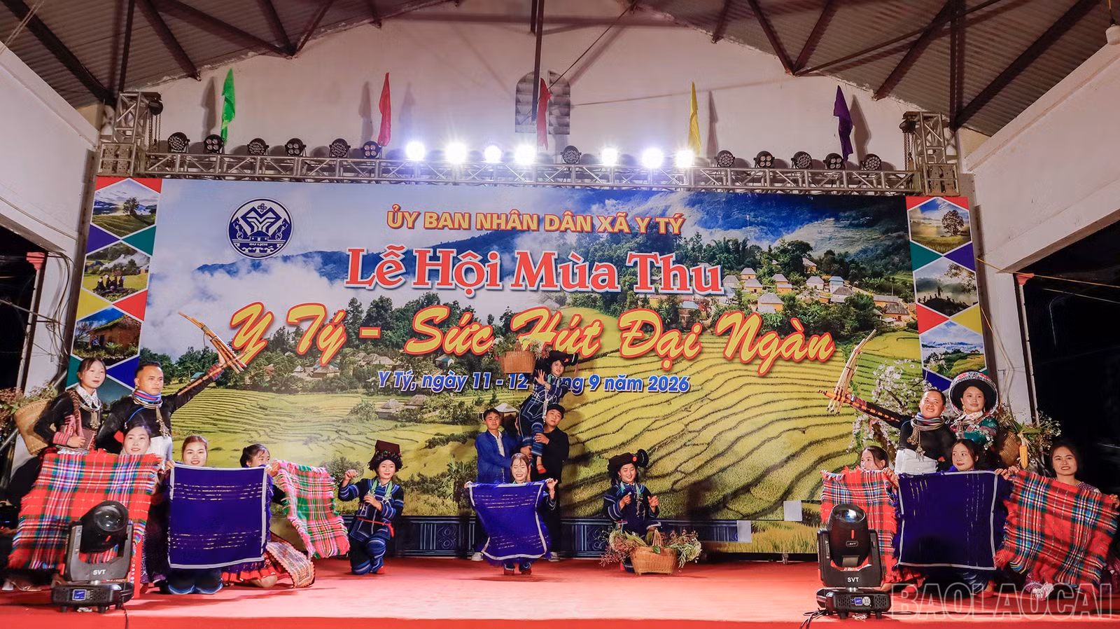 Hội thi trình diễn trang phục truyền thống các dân tộc Y Tý tối 11/9.