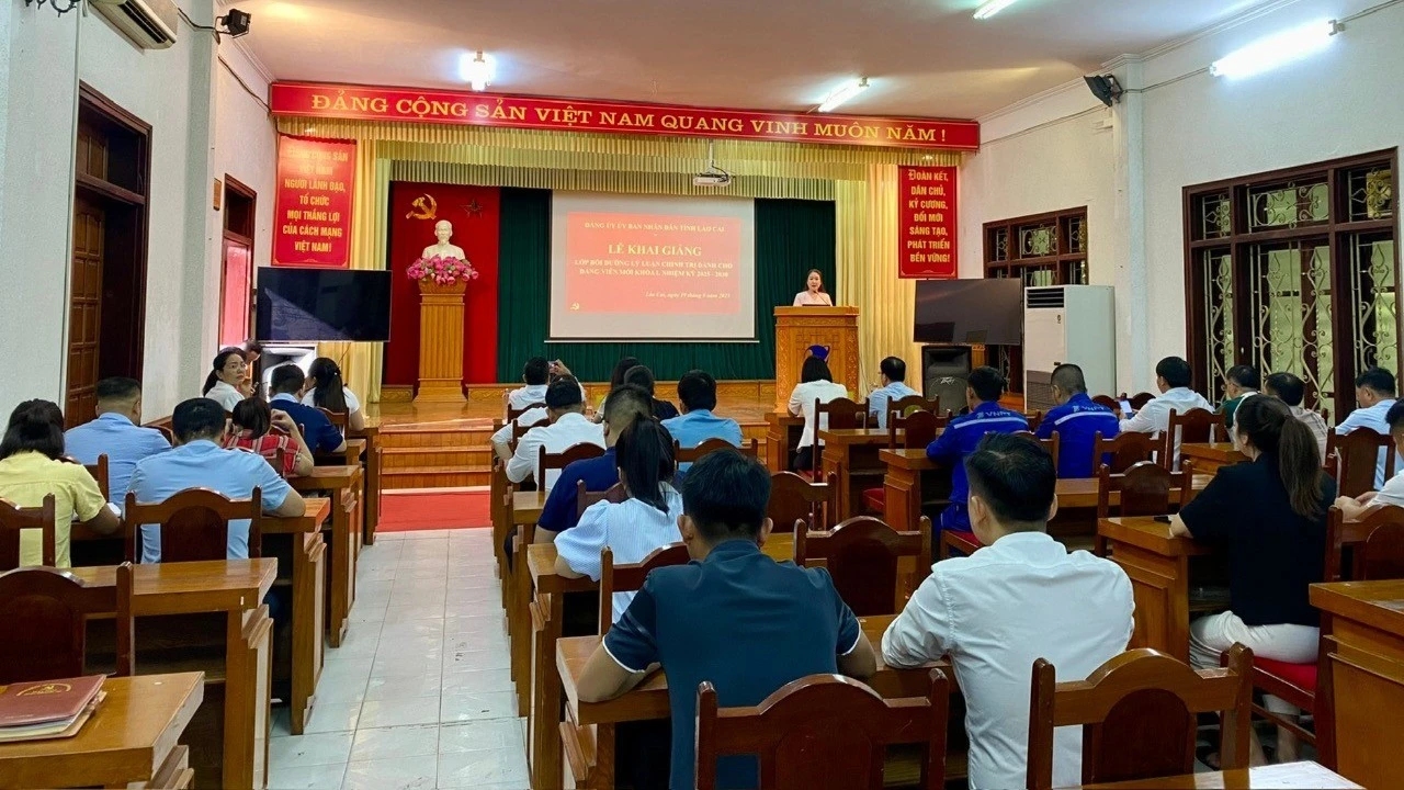 Quang cảnh lớp bồi dưỡng.