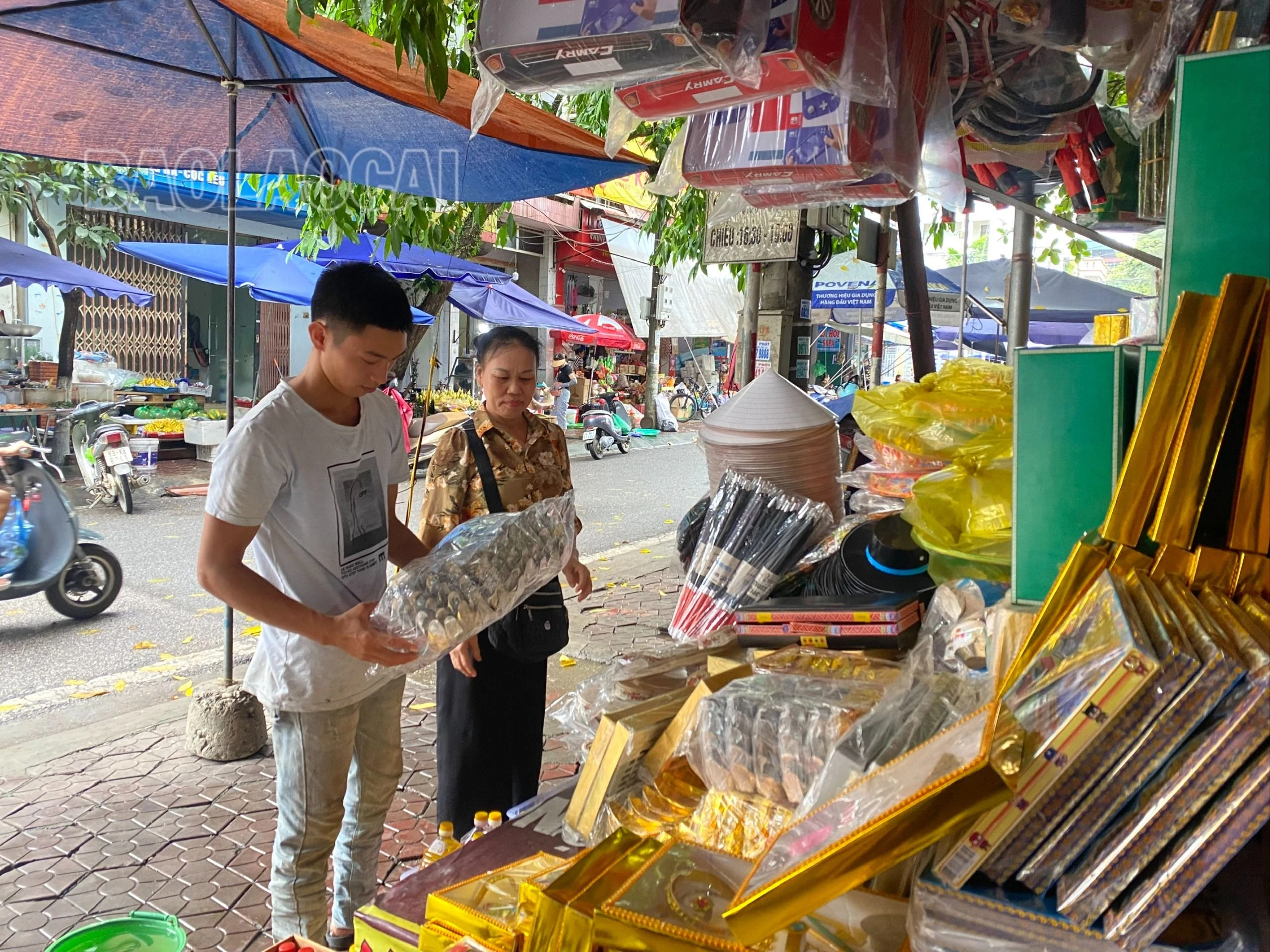 Các loại hàng mã, đồ cúng sức mua giảm.jpg