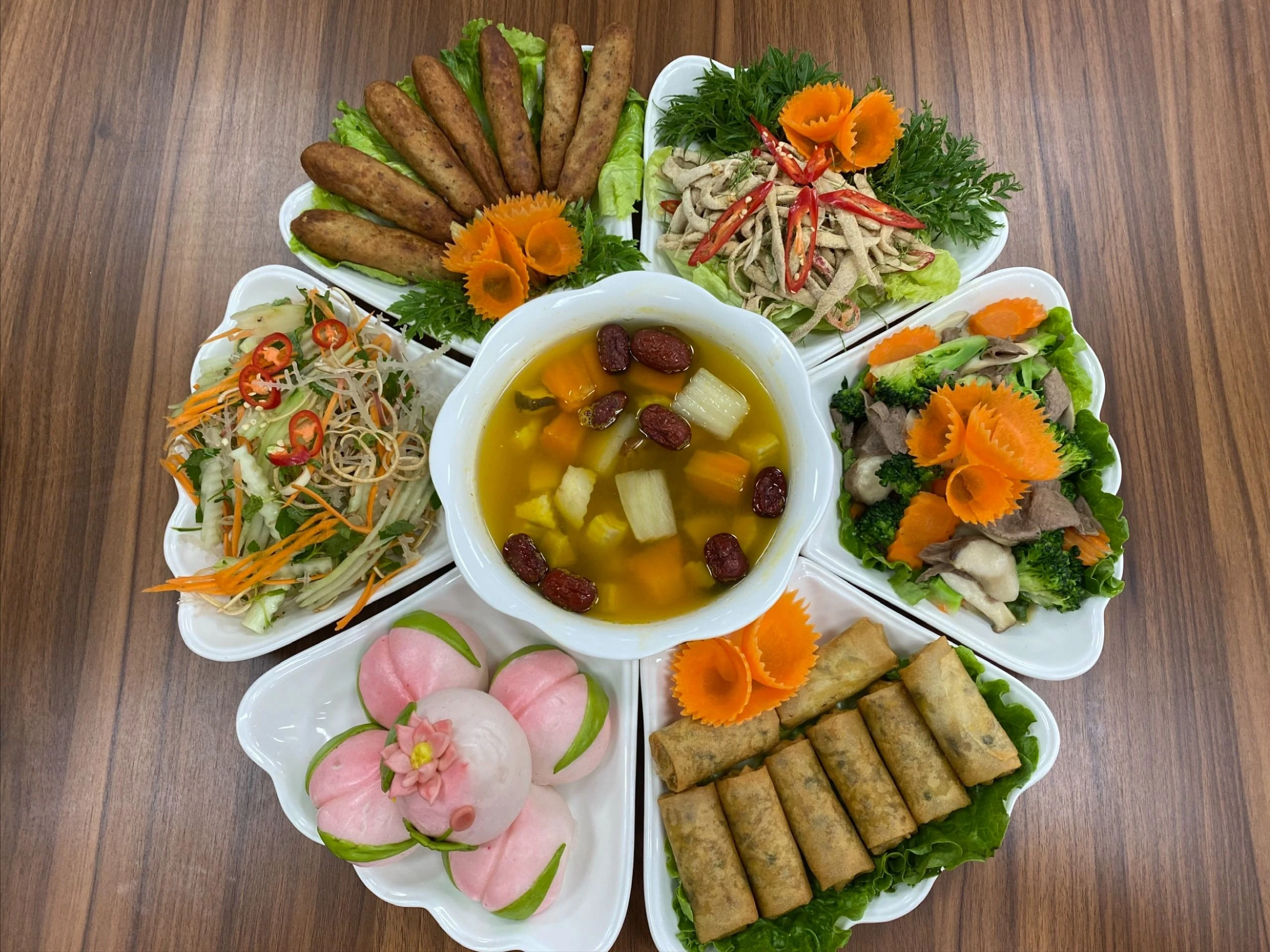 Một mâm đồ cúng chay.jpg