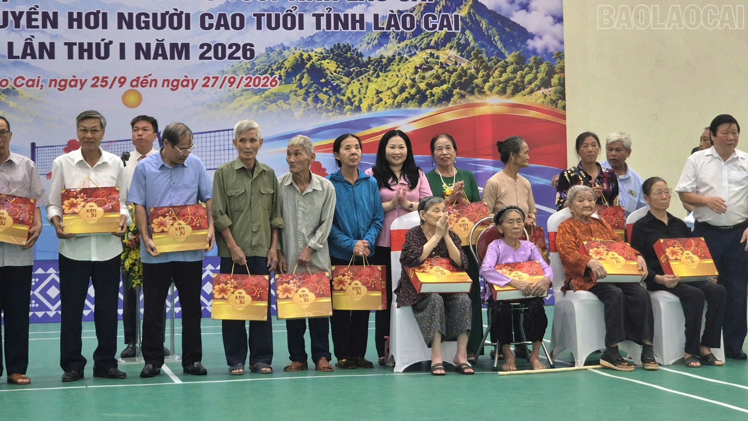baolaocai-tr_trao-qua-2464.jpg