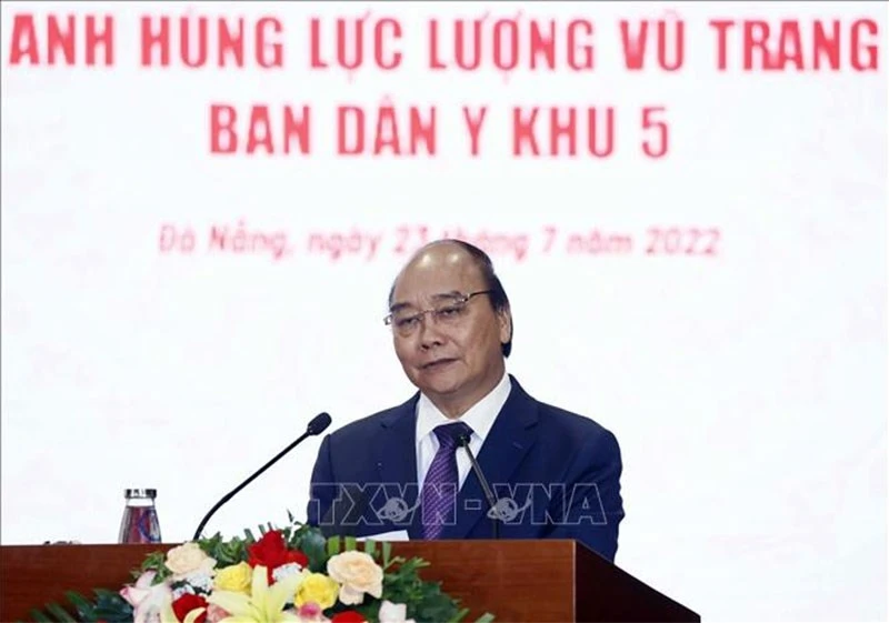 Chủ tịch nước Nguyễn Xuân Phúc trao danh hiệu Anh hùng Lực lượng vũ trang nhân dân tặng Ban Dân y Khu 5 ảnh 1 Chủ tịch nước Nguyễn Xuân Phúc trao danh hiệu Anh hùng Lực lượng vũ trang nhân dân tặng Ban Dân y Khu 5