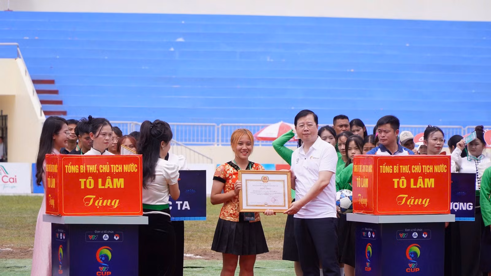 128d247f-f954-4962-94fe-43ef9c40a755.jpg