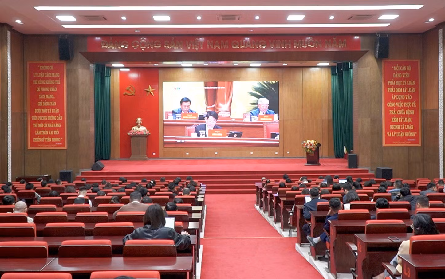 truong-chinh-tri-4.jpg
