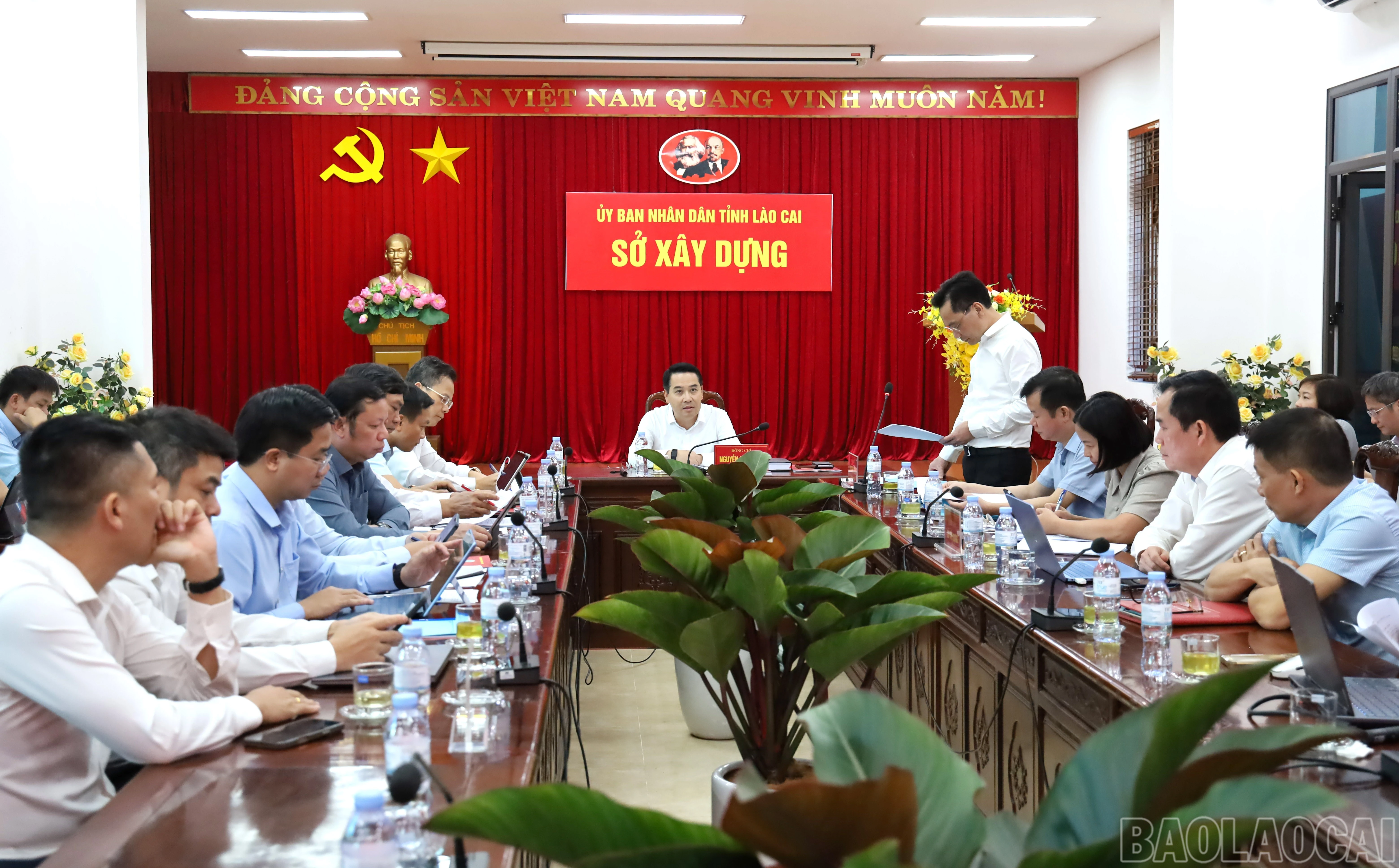 Quang cảnh buổi làm việc.