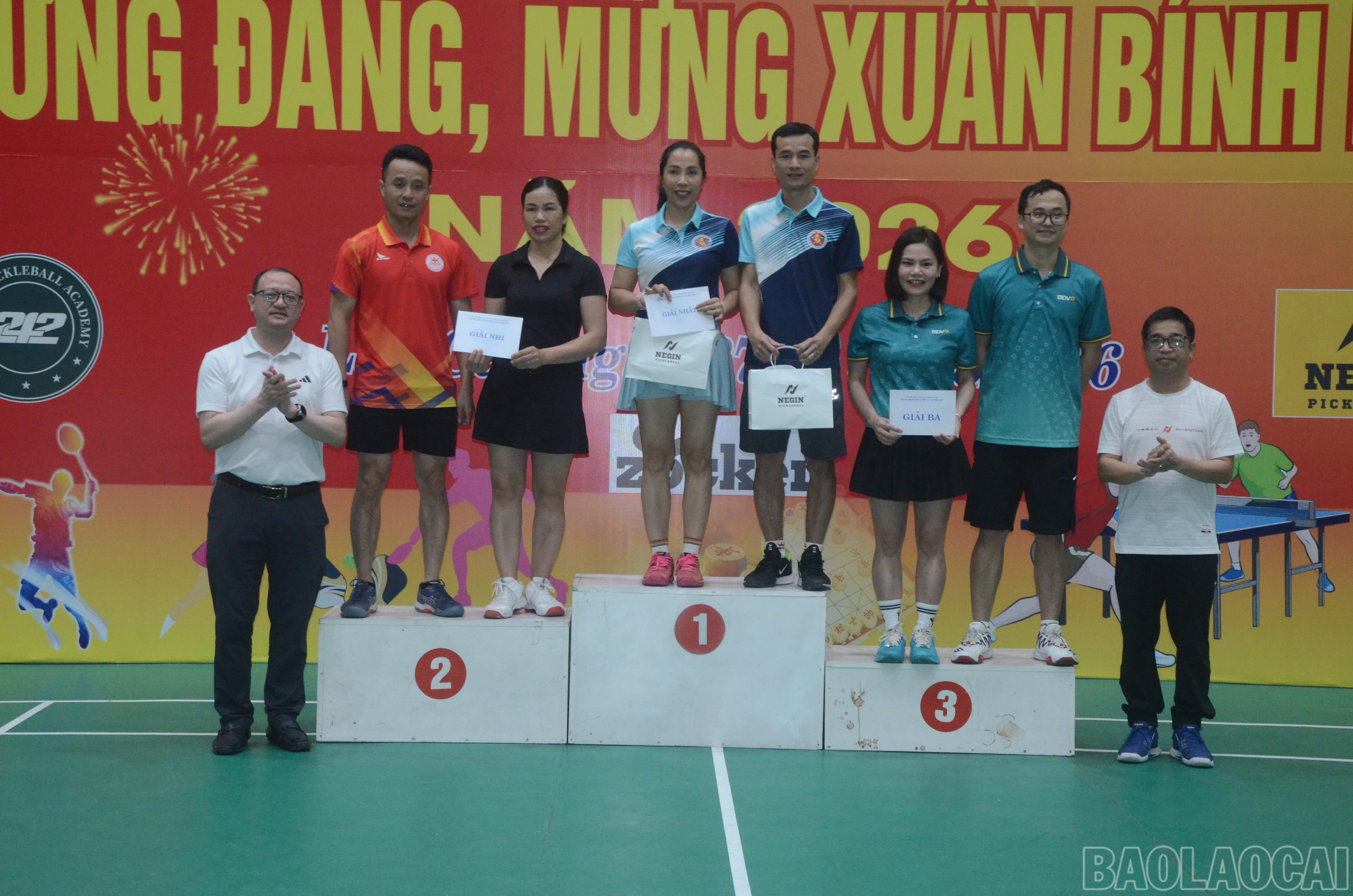 baolaocai-br_doi-nam-nu-nhom-3.jpg