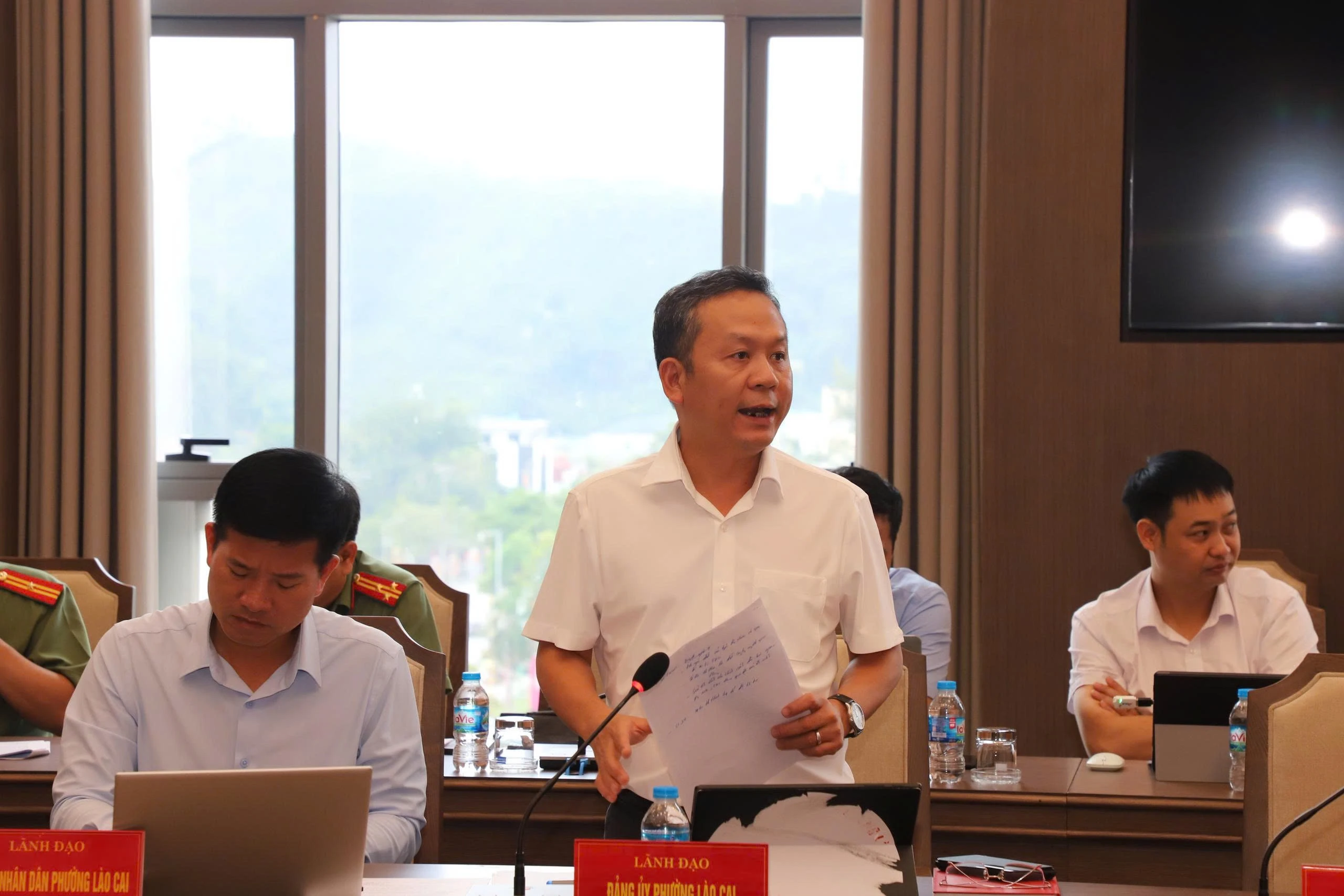 lanh-dao-phuong-lao-cai.jpg