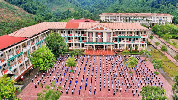 Nâng bước học sinh vùng cao từ mô hình trường nội trú liên cấp