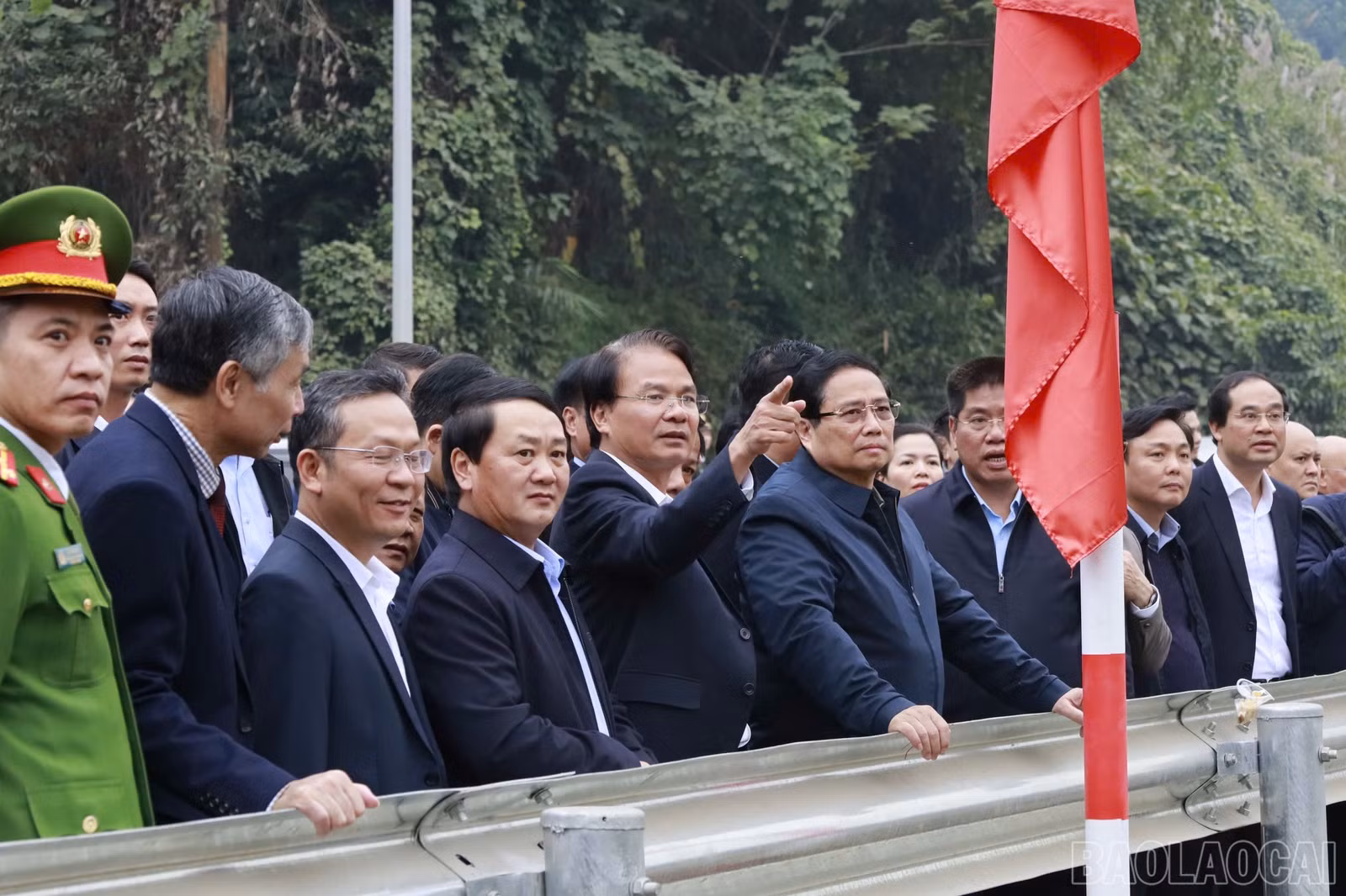 Đoàn công tác thị sát vị trí điểm nối ray giữa 2 nước Việt Nam - Trung Quốc.
