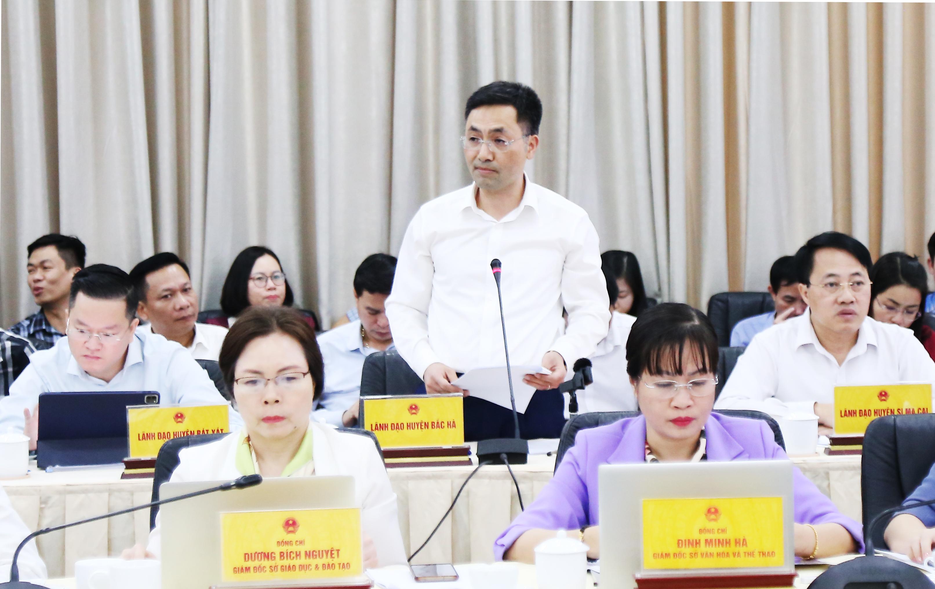 Ông Đinh Văn Đăng phát biểu tại phiên họp UBND tỉnh thường kỳ đầu năm 2024. IMG_0786.JPG