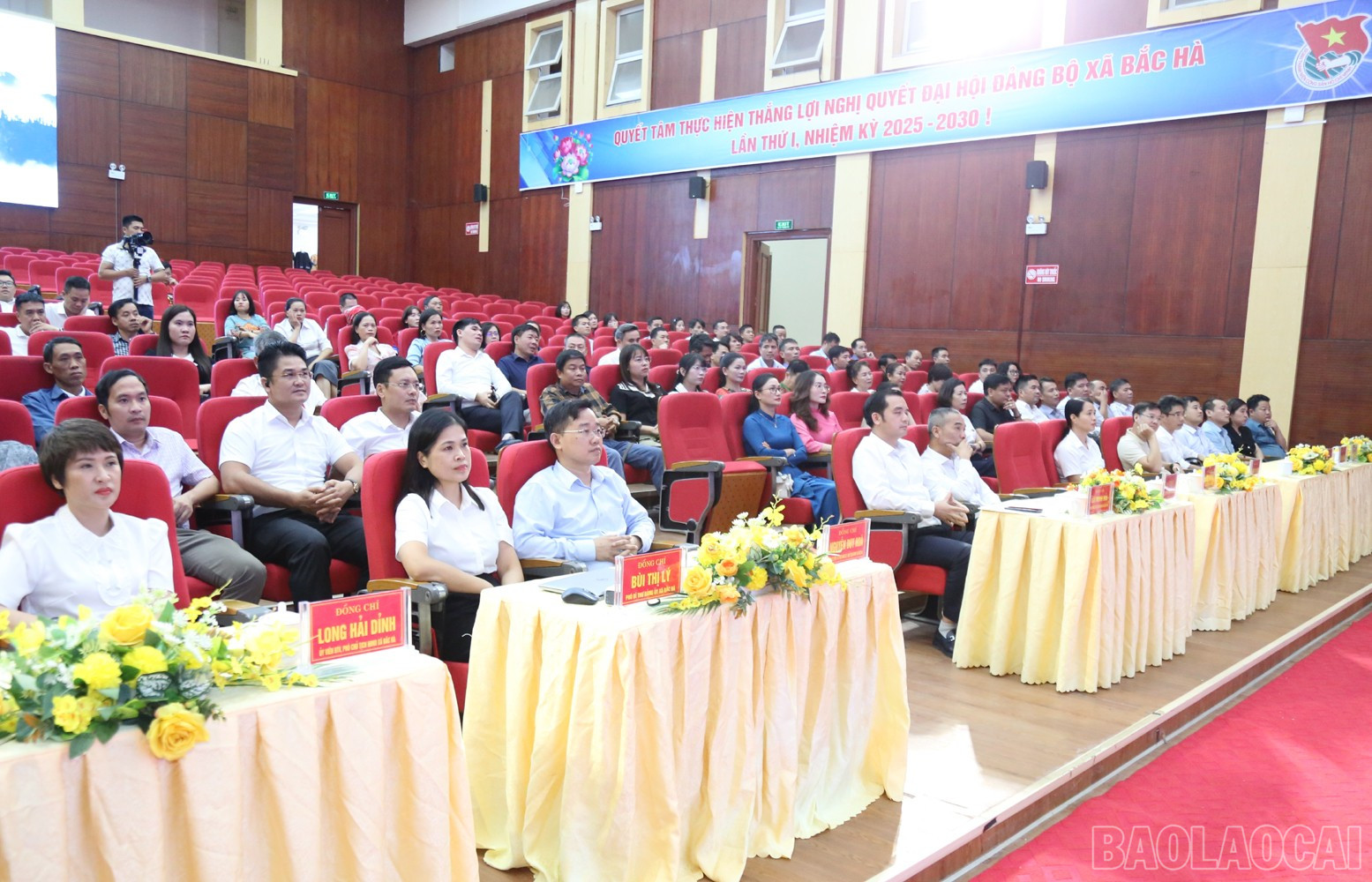 Gần 200 đại biểu dự hội nghị. baolaocai-br_a.jpg