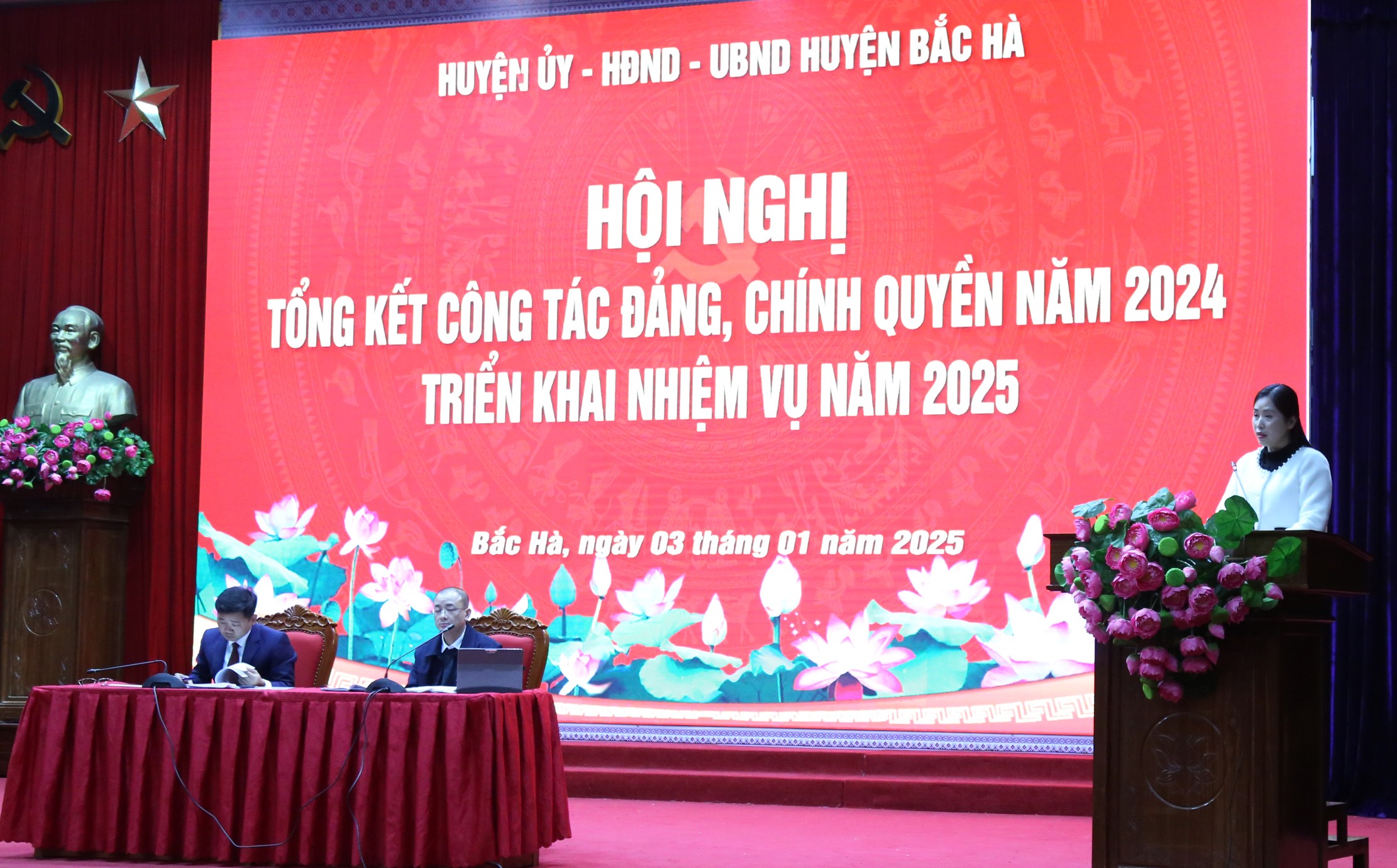 Đại biểu thảo luận tại hội nghị. b7.jpg