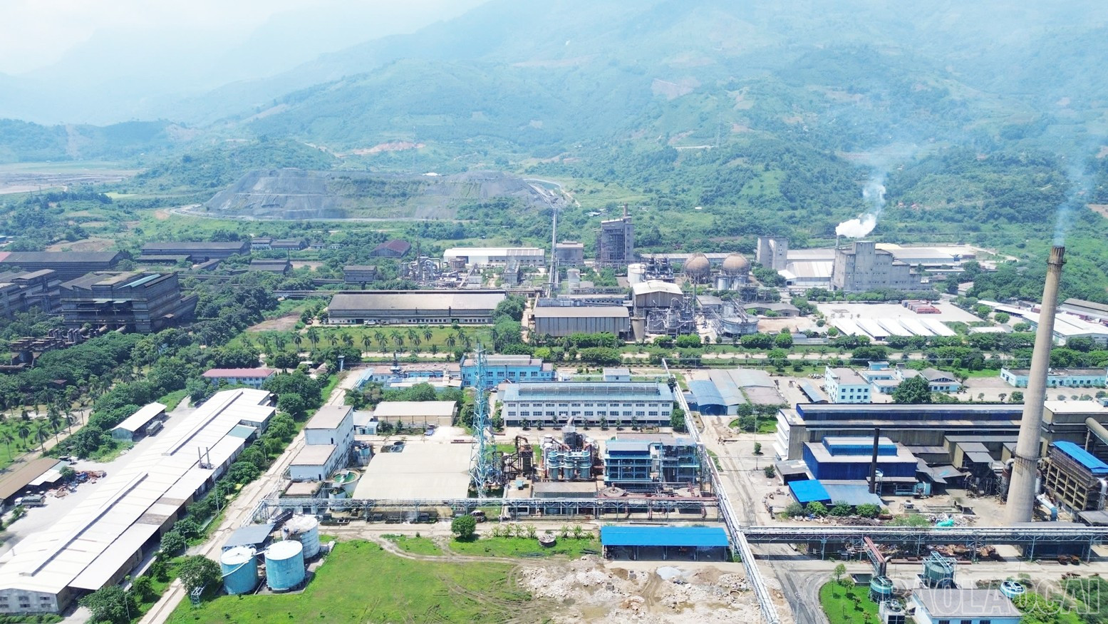 Đa số doanh nghiệp, đơn vị sản xuất công nghiệp tại Khu Công nghiệp Tằng Loỏng duy trì sản xuất xuyên kỳ nghỉ lễ 30/4 và 1/5. baolaocai-br_c1.jpg