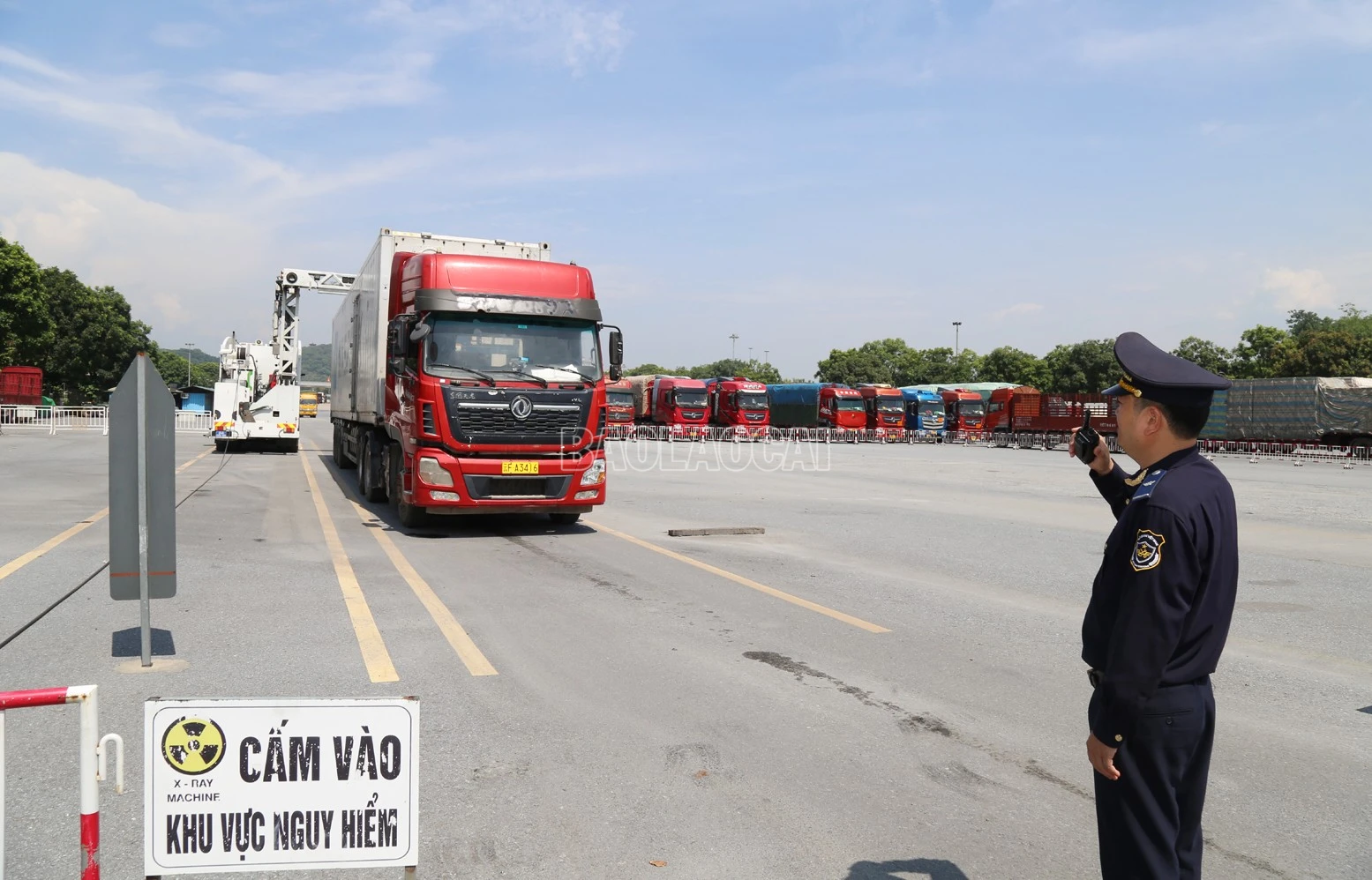 Hệ thống máy soi chiếu container được đưa vào vận hành, nâng cao hiệu quả kiểm tra hàng hóa xuất nhập khẩu.