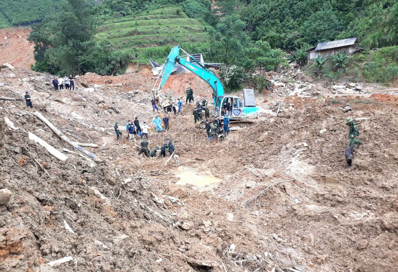 Các lực lượng hiệp đồng tìm kiếm và quyết tâm sớm hoàn thành công tác này. T9.jpg